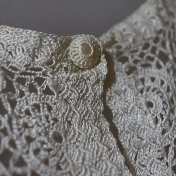 Vintage Red Peacock Hand Crochet White Lace Cardigan Cottagecore Boho Top LG - Picture 6 of 12